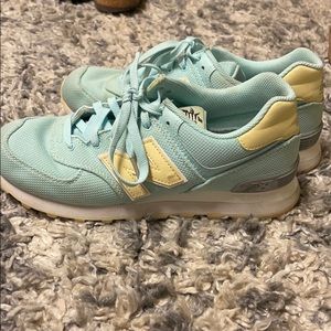 New Balance Tennis Shoes